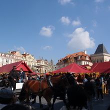 イースターのお祭りの賑わい