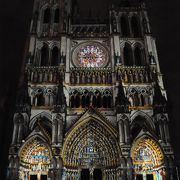 夏と冬に開催されるライトアップ the cathedral in colourは必見