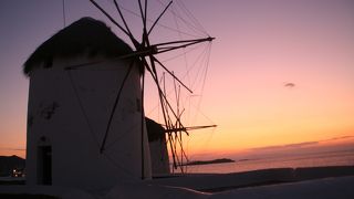 夕映えに映える風車群