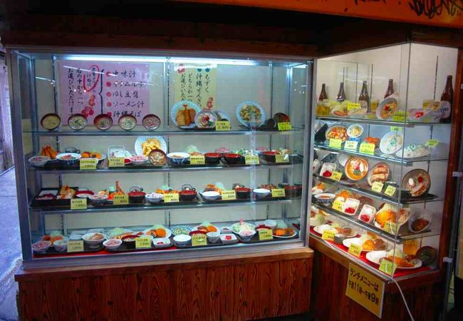 沖縄の家庭料理がだいたい食べられる店