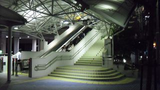 ゆいレールの駅です。