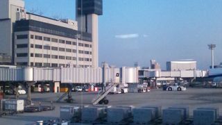 市街地にある国内線専用空港