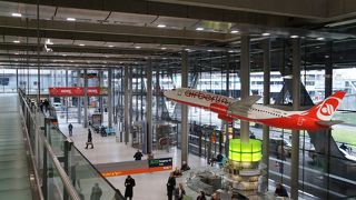 綺麗な空港、ケルシュも飲めます