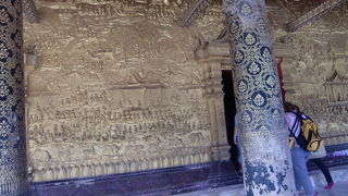 本堂の仏像の裏も