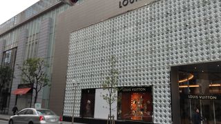 巨大なヴィトンの店が！