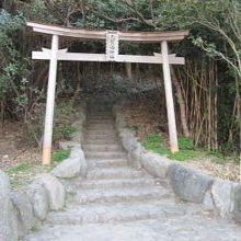 駐車場からの入口