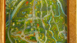 お土産探しはキュランダで。