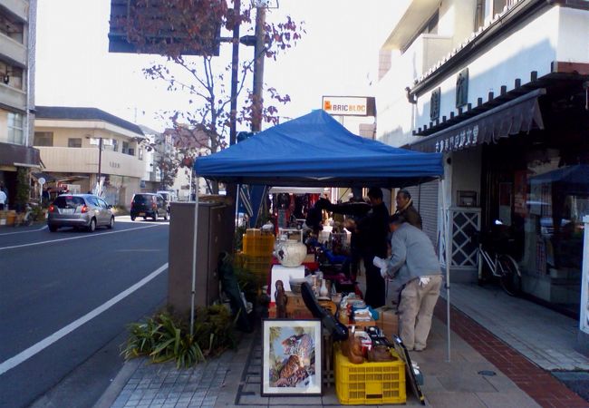 毎月第１土曜日開催の骨董市