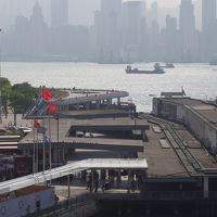 ホテルの駐車場から。昼。