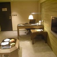 リビングエリア。テレビは寝室と2台あり。