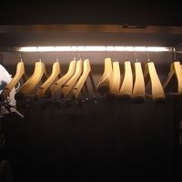 クローゼットにはハンガーがたくさん。