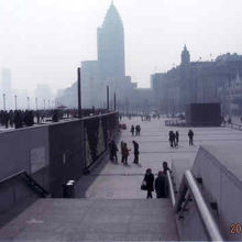 上下二段の遊歩道。