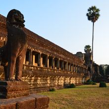 夕日に染まる第一回廊