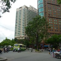 右隣の茶色いビルが視界を塞ぎます。＞シティビュー