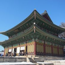 斜めの角度がいいらしいです。