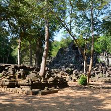 これでも一昔前より随分片付いた模様