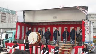 新年初市祈願祭。