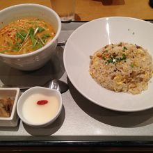 チャーハンとミニ担々麺のセット