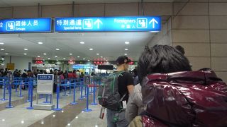 イミグレーションの時間がかかりすぎる