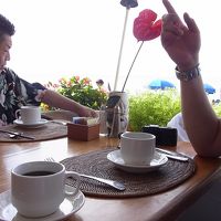 ビーチに面したレストランで朝食！