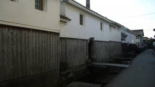 白壁土蔵群をのんびり見て回るのは楽しい。