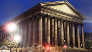 ギリシャのパルテノン神殿のようです