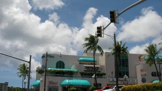 タモン地区の高台にある　ショッピングモールです