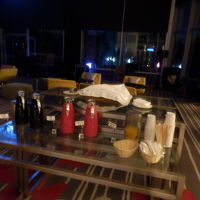 早朝5時〜6時に用意されたパンとコーヒー