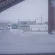 浪岡と川部の狭間で、忘れられたような素朴な風情で佇む駅です