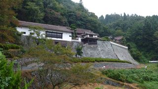広兼邸 --- 映画「八つ墓村」のロケで使われた豪邸はここです。