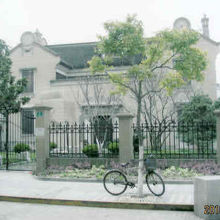 正面から見た仰賢堂。