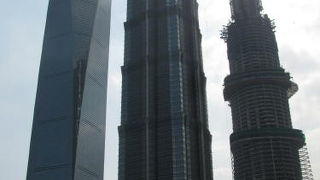 高層ビルの谷間のオアシス。