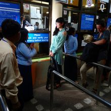 1、チケット売り場でアンコールパスを購入