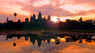 日の出を撮るときは、アンコールパス(入場チケット)も必要です。懐中電灯もあったほうがいいです。