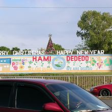 とにかく　人と車と熱気がたまらない　デデドの朝市