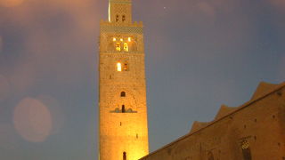 夜はライトアップされます。