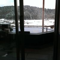 お部屋の露天風呂。一面雪景色を見ながら