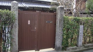 ビルの中にひっそり