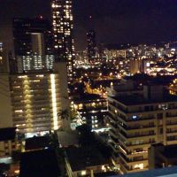 部屋のバルコニーから撮った夜景です