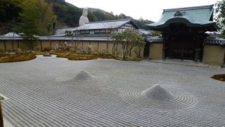 見晴らしが良く見所の多いお寺です