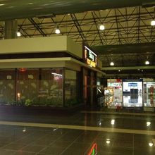 2Fのガラーンとしたエリア