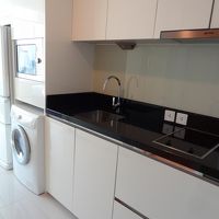 キッチン、電子レンジ、洗濯機、冷蔵庫がありました。