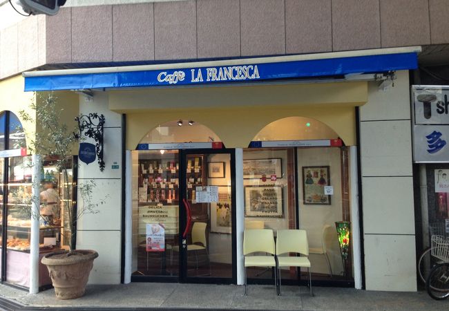 焼き立てパニーニが美味しい、カフェ・ラ・フランチェスカ