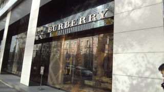 表参道店と並ぶ旗艦店です