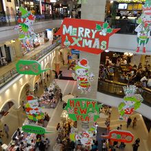 メリークリスマスのセール中（仏教国なのに）