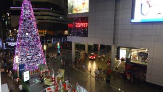 BTSアソーク駅に直結したデパート