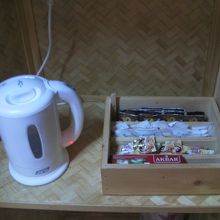 室内にはポット・紅茶・セーフティーボックス等あります