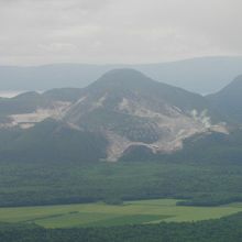 摩周湖展望台から見た硫黄山