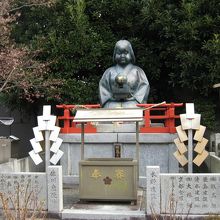 おかめさんの像