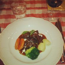 牛ホホ肉の赤ワイン煮